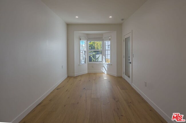 Photo - 1974 Comstock Ave