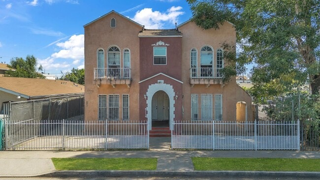 Building Photo - 1166 E 43rd Pl Unit 1166 1/2 E 43rd Pl