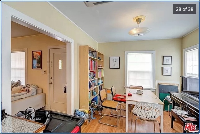 Building Photo - 923 Manzanita St