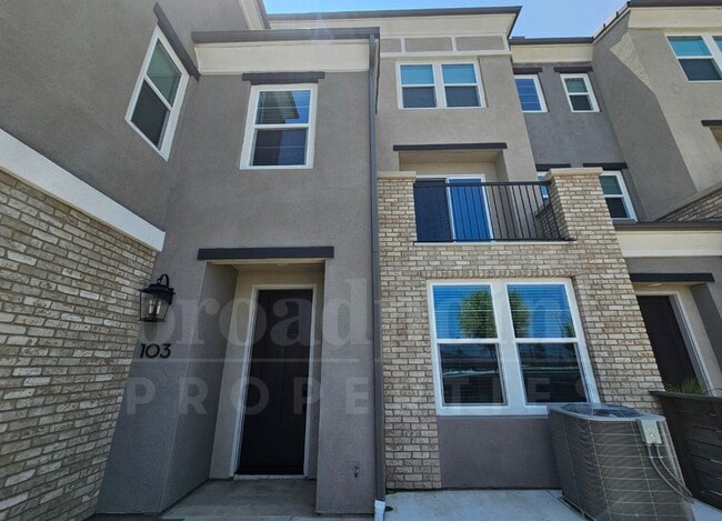 Building Photo - 1240 Sunrise View