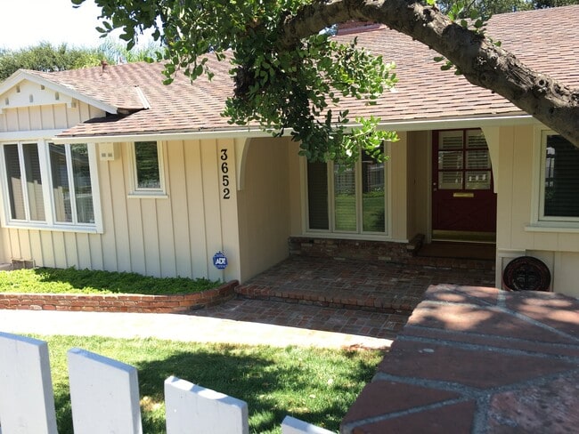 Building Photo - 3652 Woodcliff Rd
