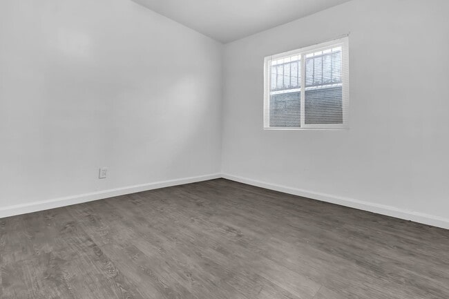 Photo - 447 E 101st St Unit 447 1/2/ E 100st St