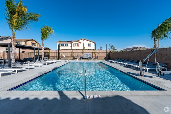 Resort Style Swimming Pool - Glen at Fontana Homes