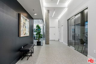 Photo - 325 N 1st St