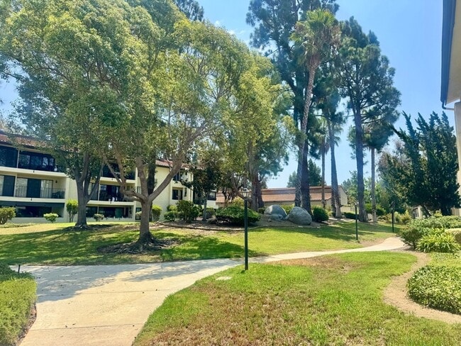 Building Photo - 17607 Pomerado Rd Unit 100 - 100