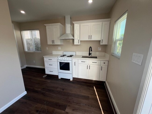 Photo - 3456 Madison St