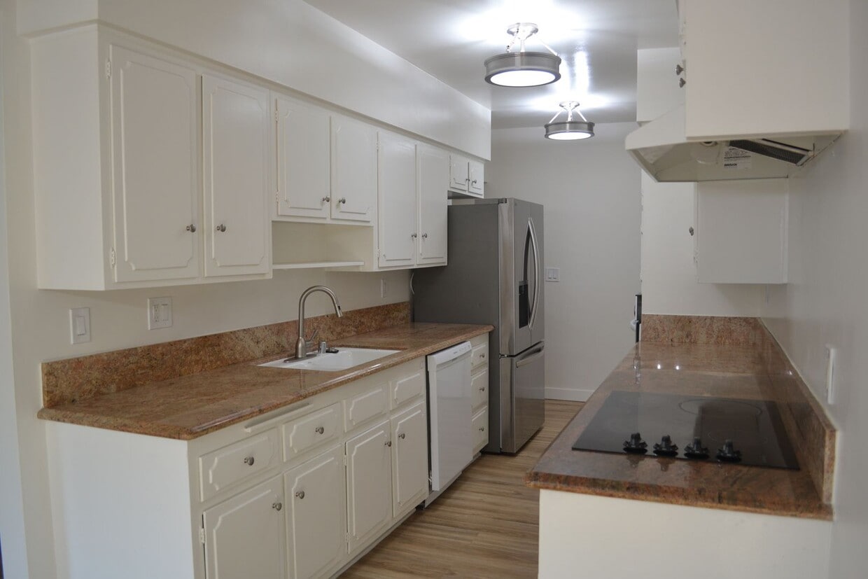 Floor Plan - Extra Large 3 Bdrm 2 Ba with Modern Wood, Fridg...