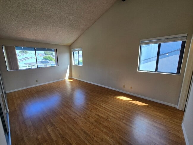 Photo - Spacious 3-Bedroom, 2.5-Bath Townhome in Desirable La Jolla