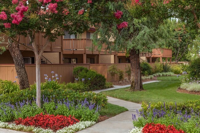 Photo - Red Oak Villas Apartments