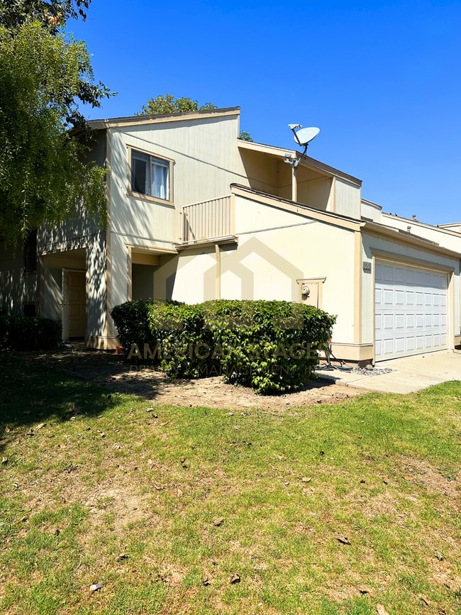 Building Photo - 1209 Riverside Dr Rental