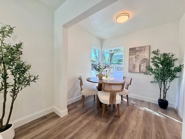 Photo - 2924 W Riverside Dr