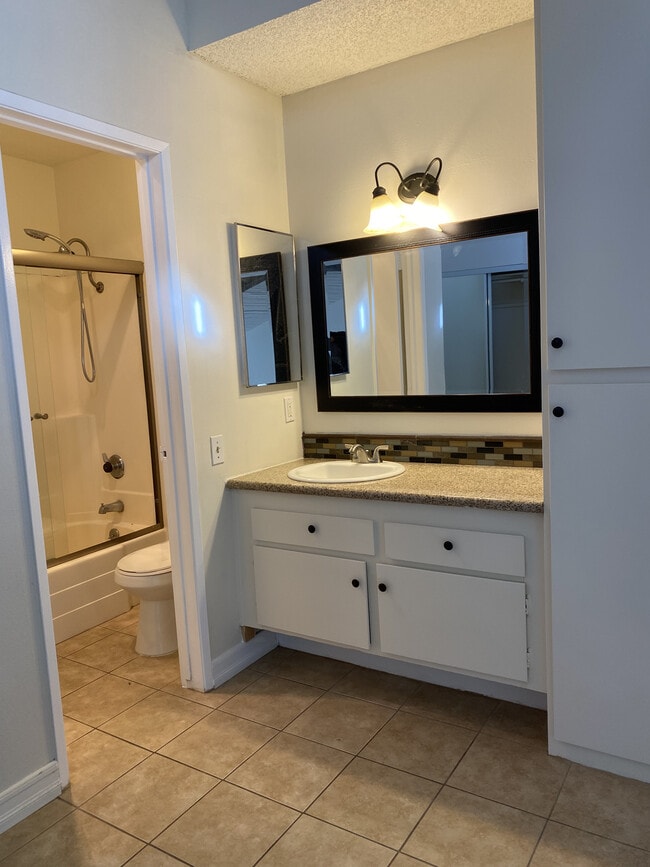 Photo - 5460 White Oak Ave Unit E318