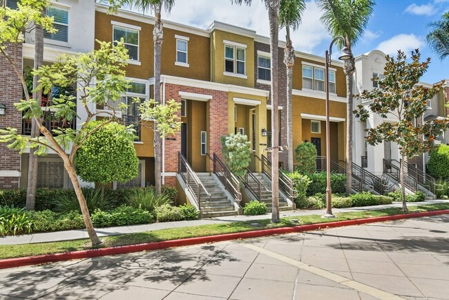 Act Fast: Charming Townhome in Central San... - Act Fast: Charming Townhome in Central San...