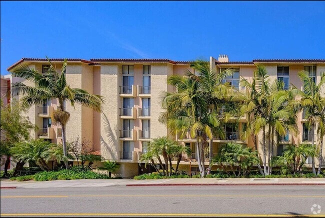 Building Photo - 2 Bed, 2 Bath Condo on the Esplanade Unit 419