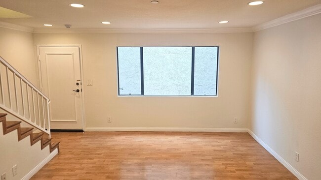 Building Photo - 1043 Thompson Ave