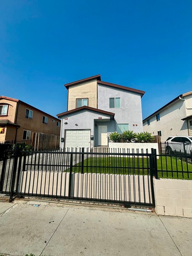 Building Photo - 337 E 104th St