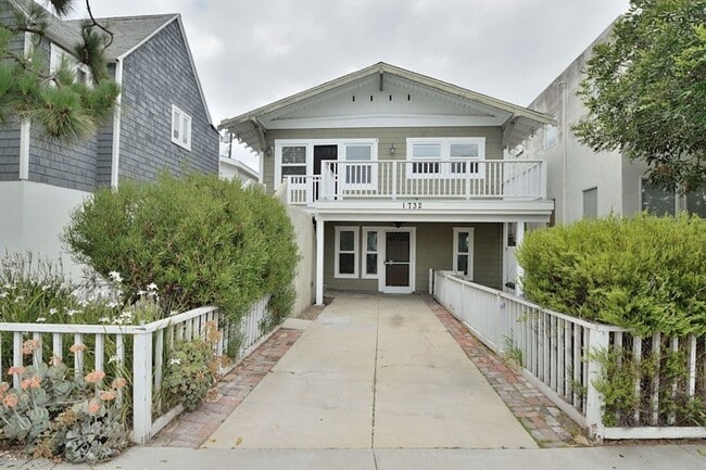 1732 - 1732 Apartment Unit Upper