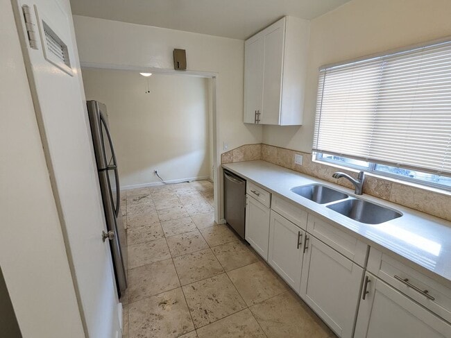 Photo - 11230 Hortense St Unit Apt 5
