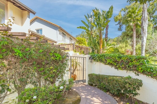 Photo - 4 Bedroom / 3 Bathroom Home With Panoramic...