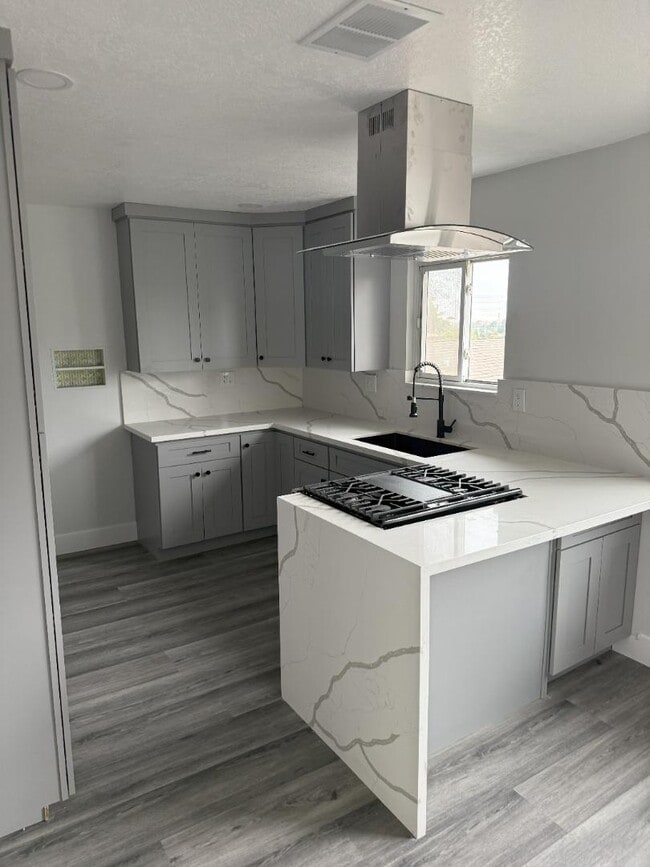 Photo - 122 N Merrimac Dr