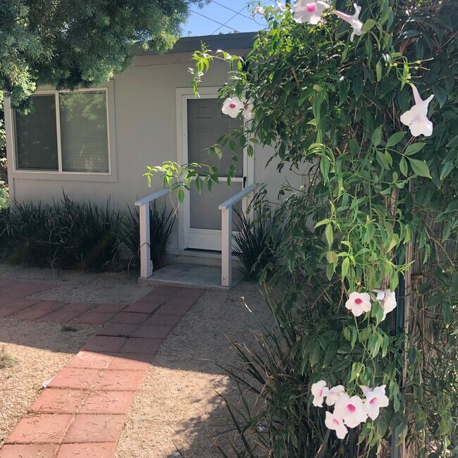 Photo - 9010 Balcom Ave