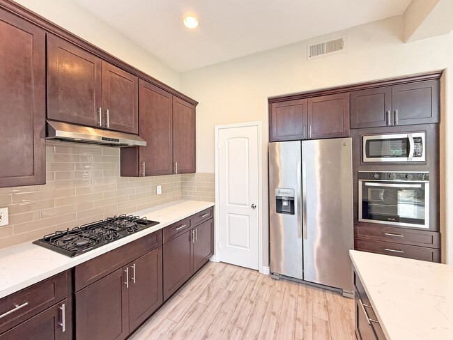 Building Photo - SD: Spacious 3BD/3BA Home in University City with Community Pool, Backyard Patio & 2-Car Garage