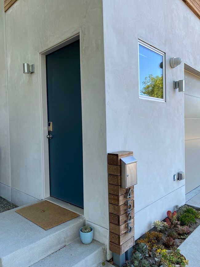 Photo - 4539 Beck Ave Unit 4535