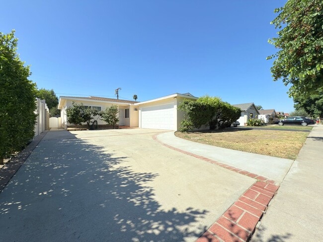 Building Photo - Updated 3-Bedroom Home with Modern Upgrade...