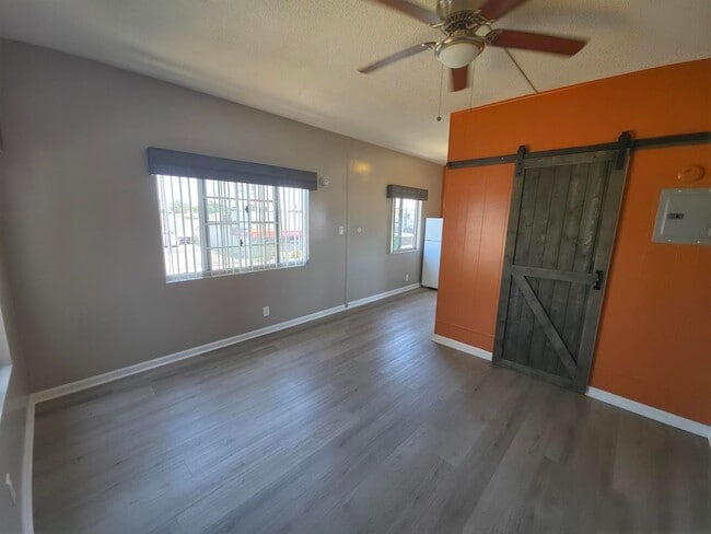 Building Photo - 13501 S Inglewood Ave Unit 135th - 02