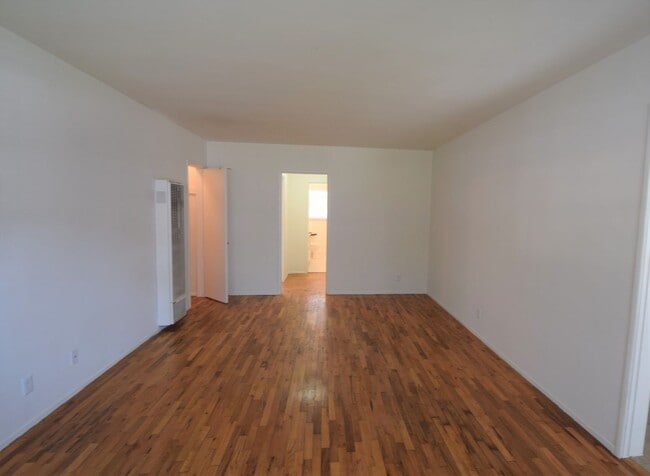 Photo - 5220-26 Radford Avenue Unit 5226-03