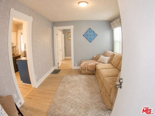 Photo - 228 W 70th St