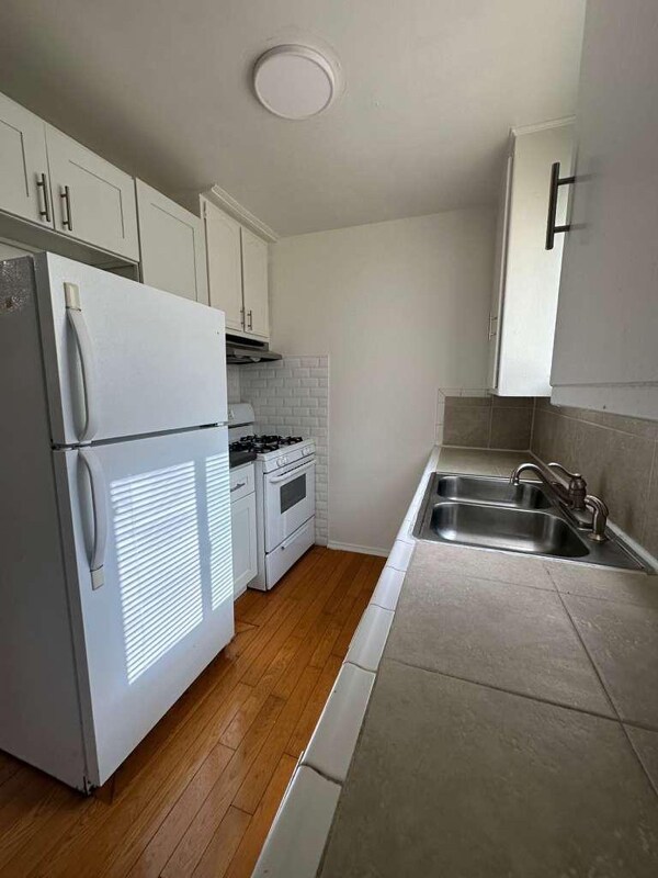 Photo - 1737 N Sycamore Ave Unit 211