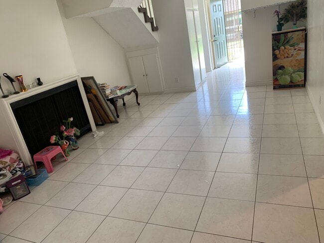 Living room - 13864 Dawson St