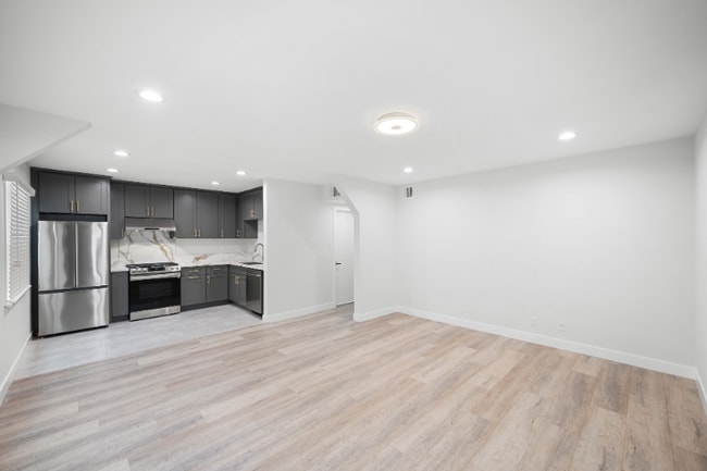 Photo - 623 E Chevy Chase Dr Unit C