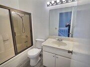 Photo - 325 E Surfside Dr