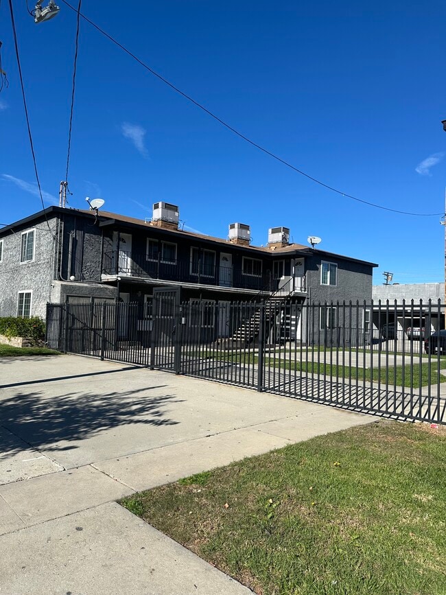 Building Photo - 11801 Hart St Unit 11761  6