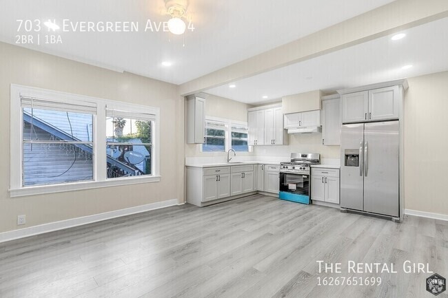 Building Photo - 703 N Evergreen Ave Unit 4 Rental
