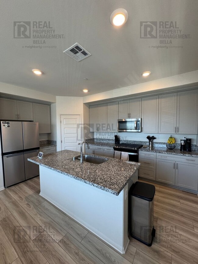 Modern 4-Bedroom Condo with Prime Temecula... - Modern 4-Bedroom Condo with Prime Temecula...