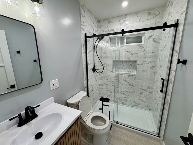 Remodeled bathroom - 5516 Pepperwood Ave