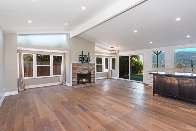 Building Photo - Remodeled Alta Mesa home with Mountain and City Views!