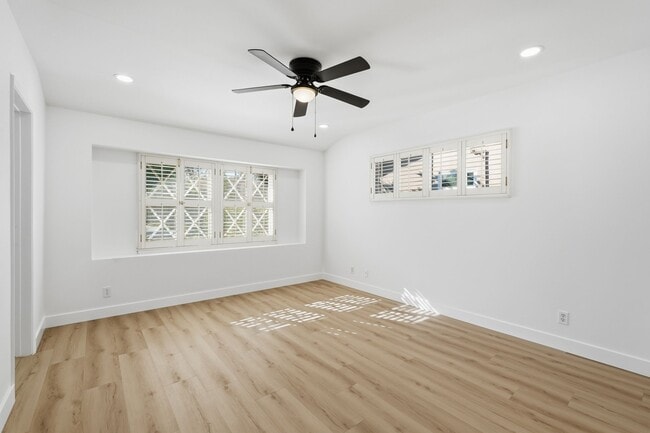 Photo - 23723 Aetna St