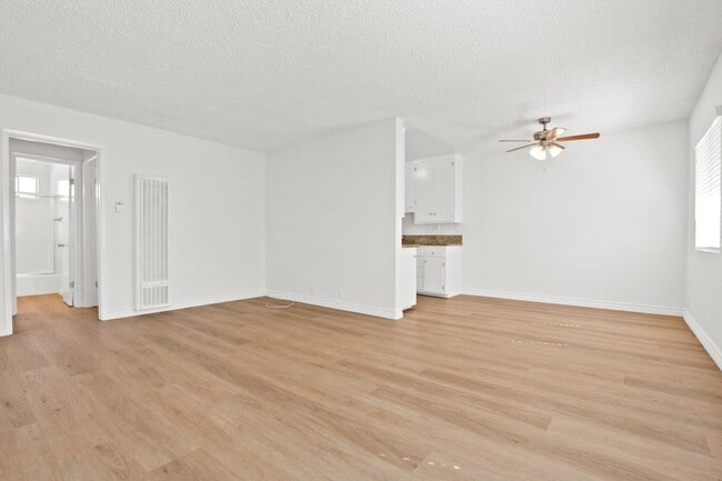 Photo - 529 Montana Ave Unit 12A