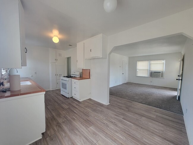 Photo - 16911 Glenetta Way Apartments