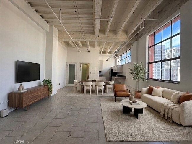 Building Photo - 312 W 5th St Unit 826