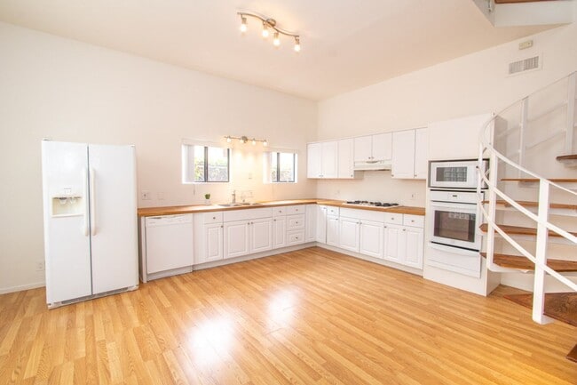 Photo - Loft-Like Unique 5 bed / 2 Bath Space with Lots of Character in Ocean Beach! Unit C