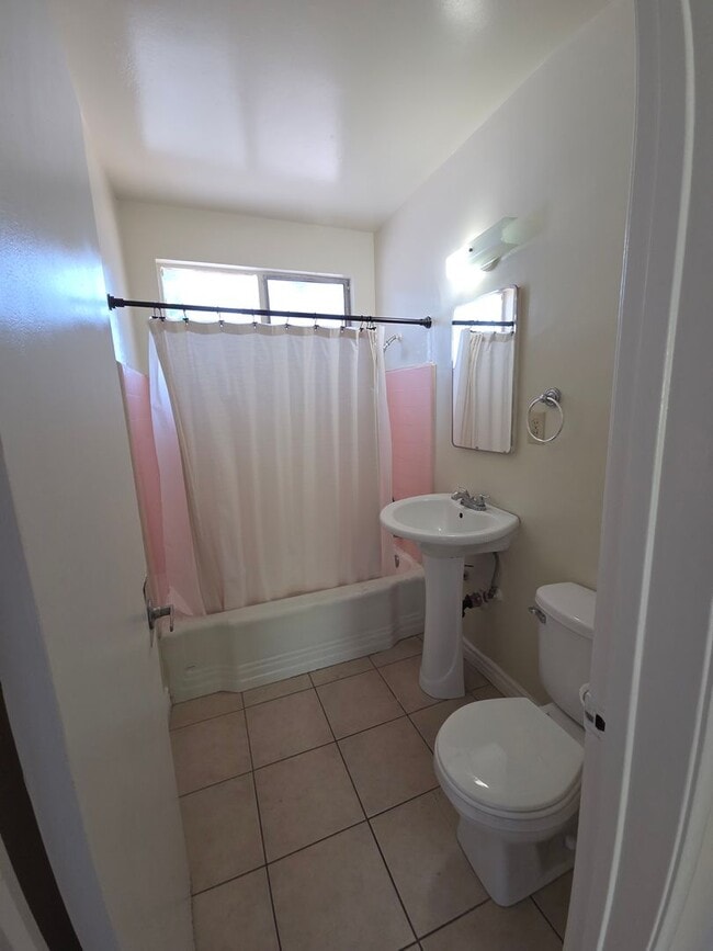 Photo - #713 Unit B