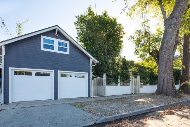 Building Photo - 1606 Myra Ave