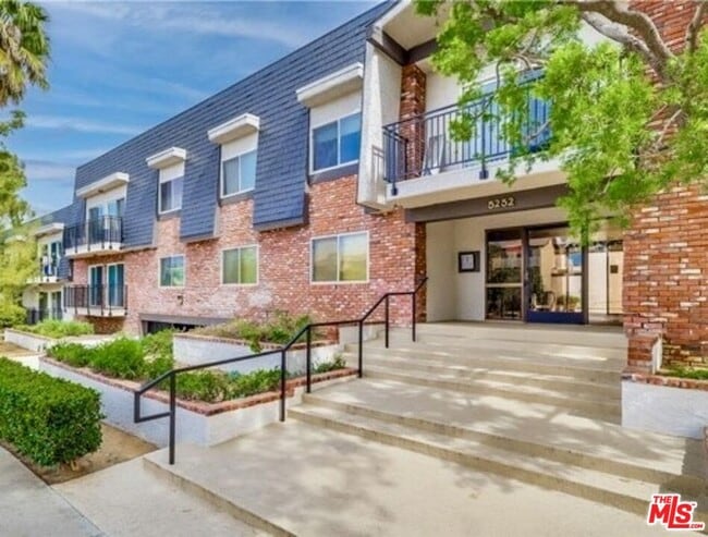 Photo - 5252 Coldwater Canyon Ave Unit 207