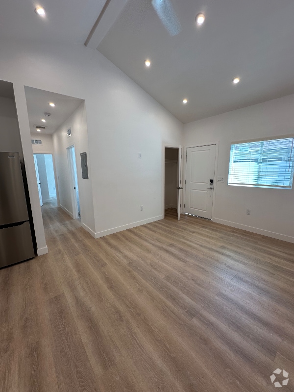 Building Photo - 4214 W Broadway Rental