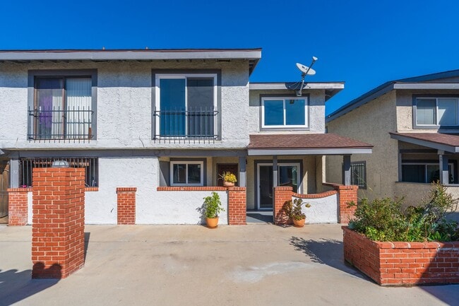 Photo - 1239 W Rosecrans Ave